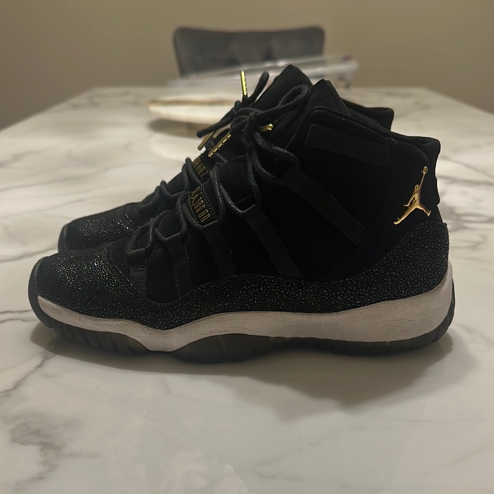 Jordan 11 RETRO HEIRESS BLACK STINGRAY (GS) Release date - 11/24/17 - Picture 4 of 15